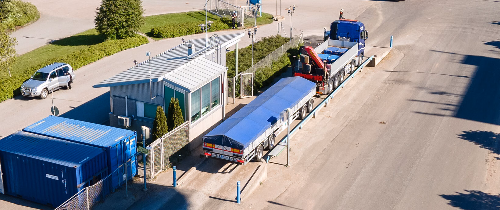 Truckscale weighing on the weighbridge