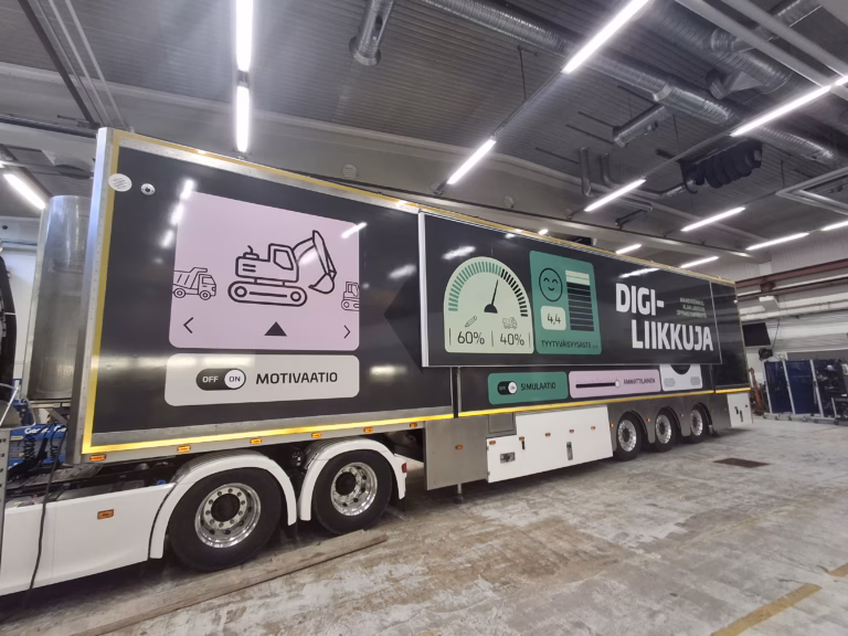 Digiliikkuja truck in parking garage
