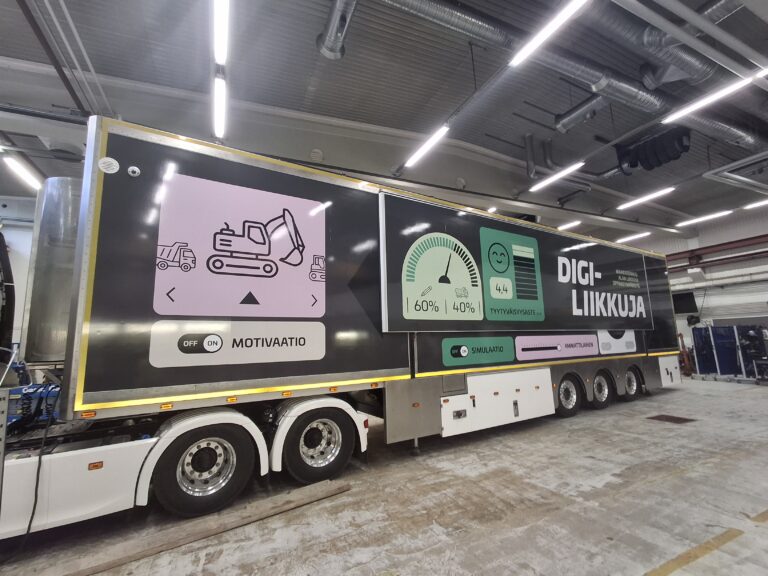 Digiliikkuja truck in parking garage