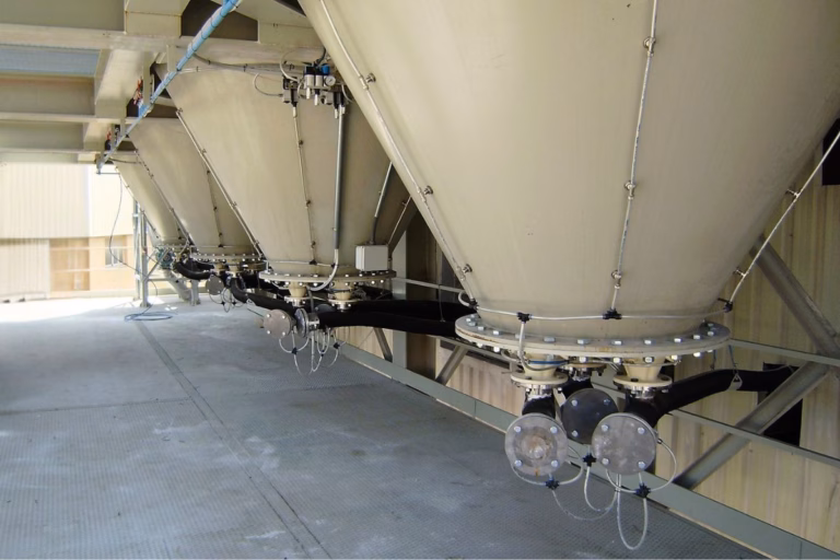 Multiple silos equipped with a fluidisation system