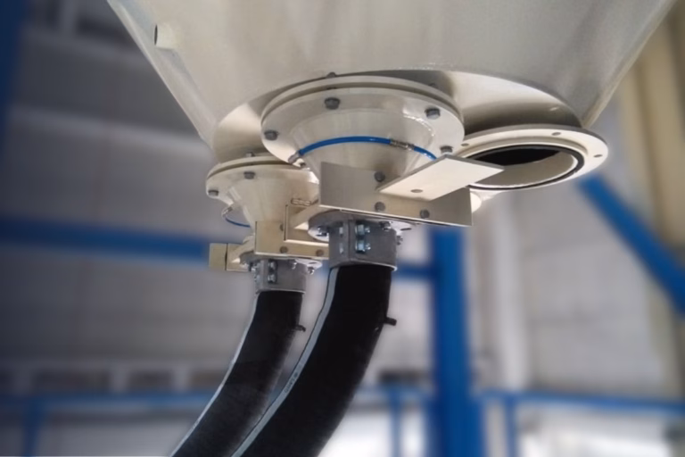 Fluidisation system hose connections beneath a hopper