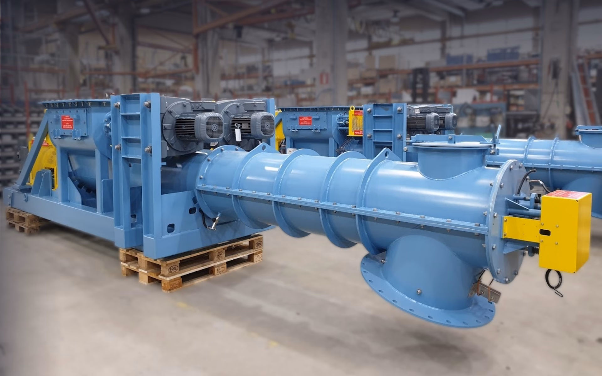 Tamtron Loss-In-Weight feeder in an industrial environment